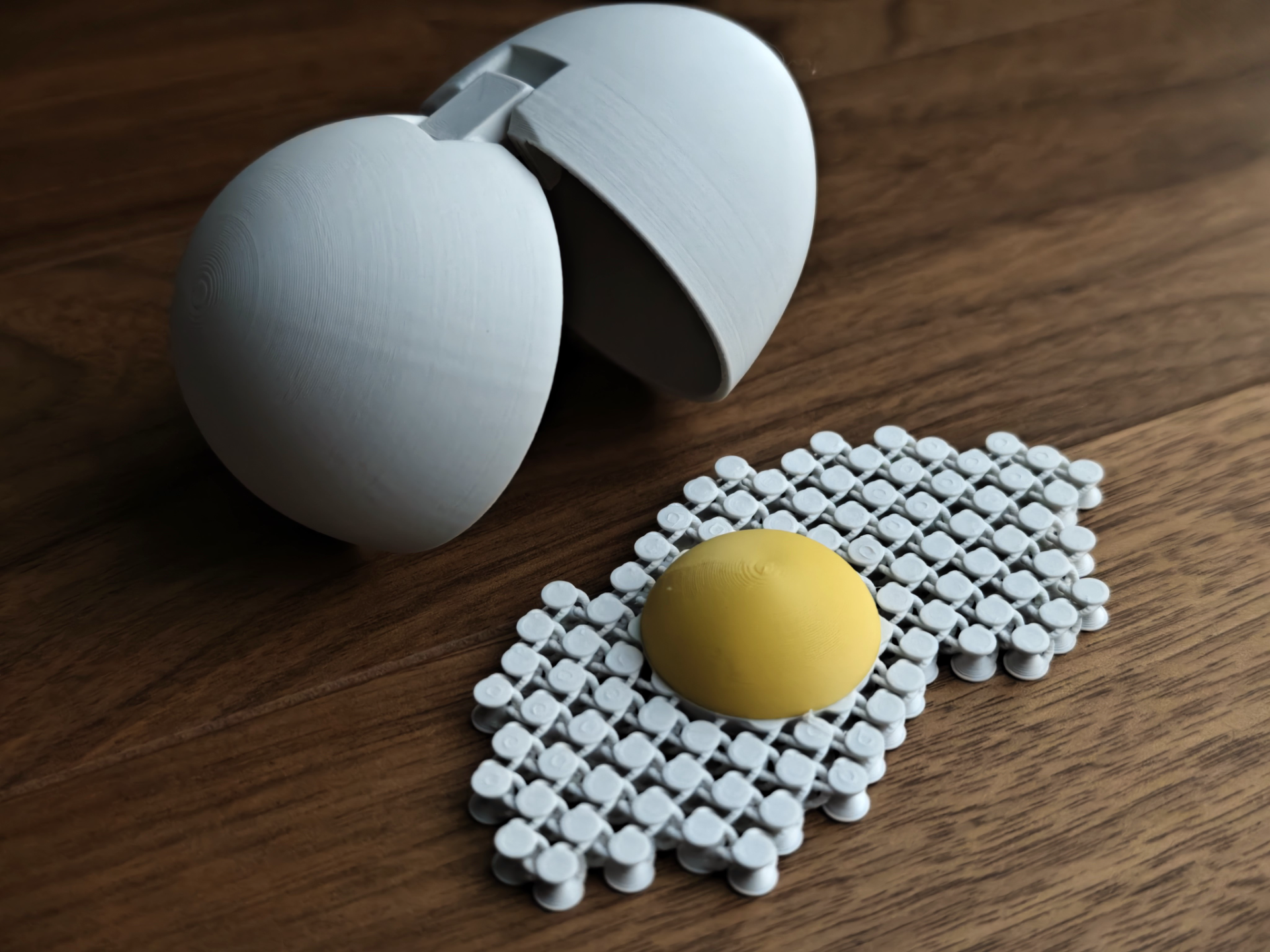 Realistic Crackable Toy Egg